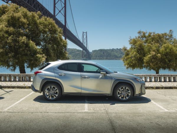 LEXUS UX 250h F Sport