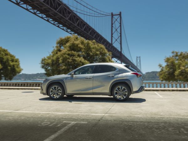 LEXUS UX 250h F Sport