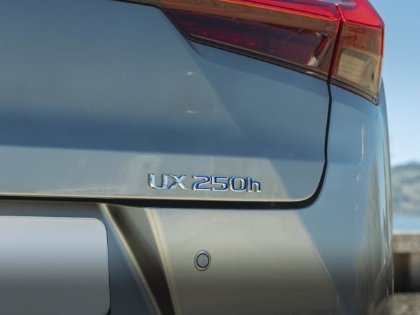 LEXUS UX 250h F Sport