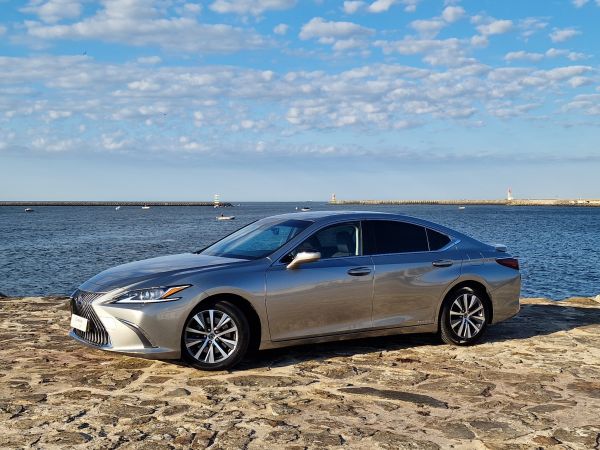 LEXUS ES ES 300h Business