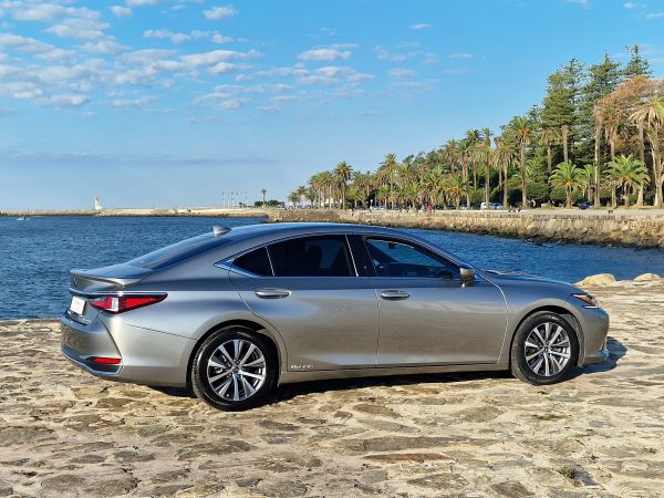 LEXUS ES ES 300h Business