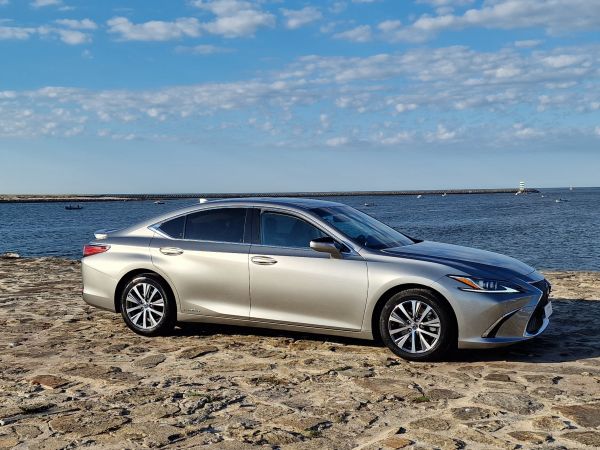 LEXUS ES ES 300h Business