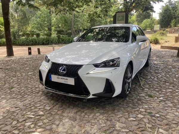 LEXUS IS 300h F Sport