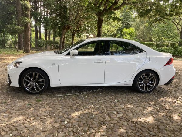 LEXUS IS 300h F Sport