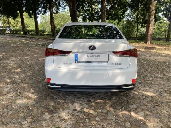 LEXUS IS 300h F Sport