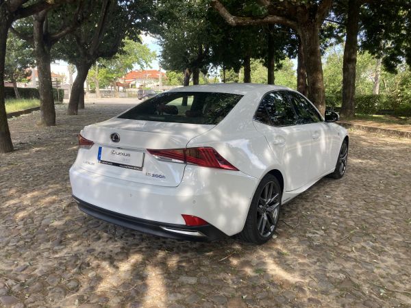 LEXUS IS 300h F Sport