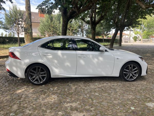 LEXUS IS 300h F Sport