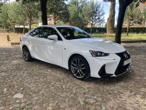 LEXUS IS 300h F Sport