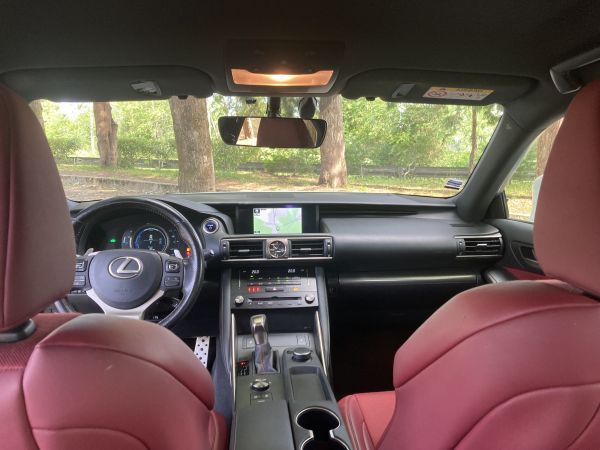 LEXUS IS 300h F Sport