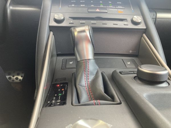 LEXUS IS 300h F Sport