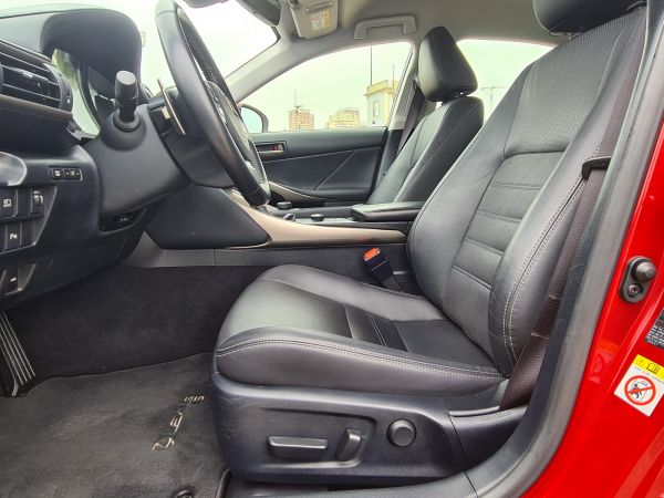 LEXUS IS 300h Executive Plus