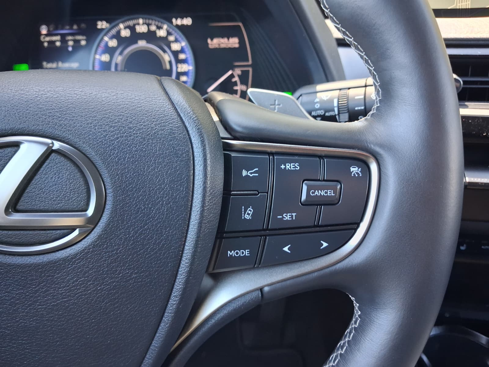 LEXUS UX 300E Luxury