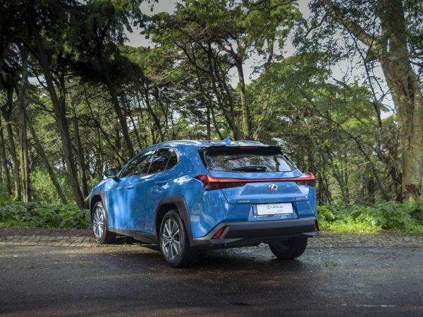 LEXUS UX 300E Premium +