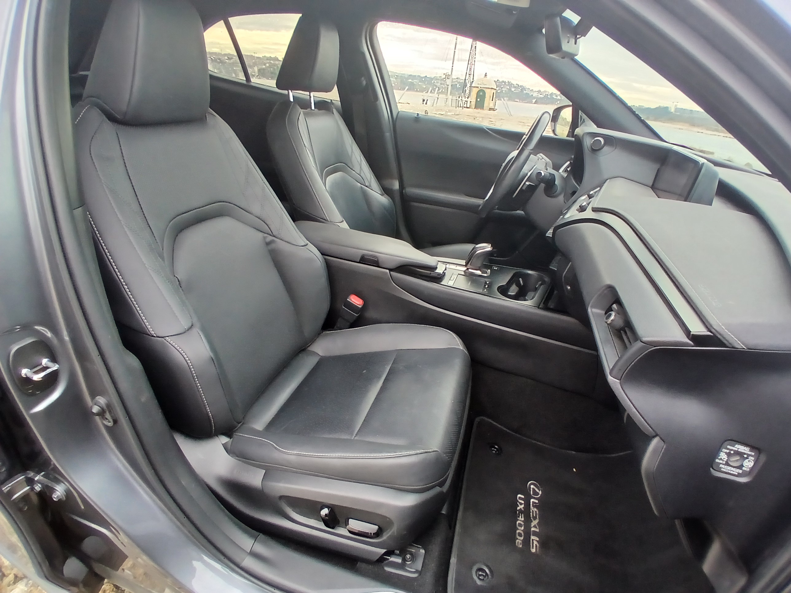 LEXUS UX 300E Luxury