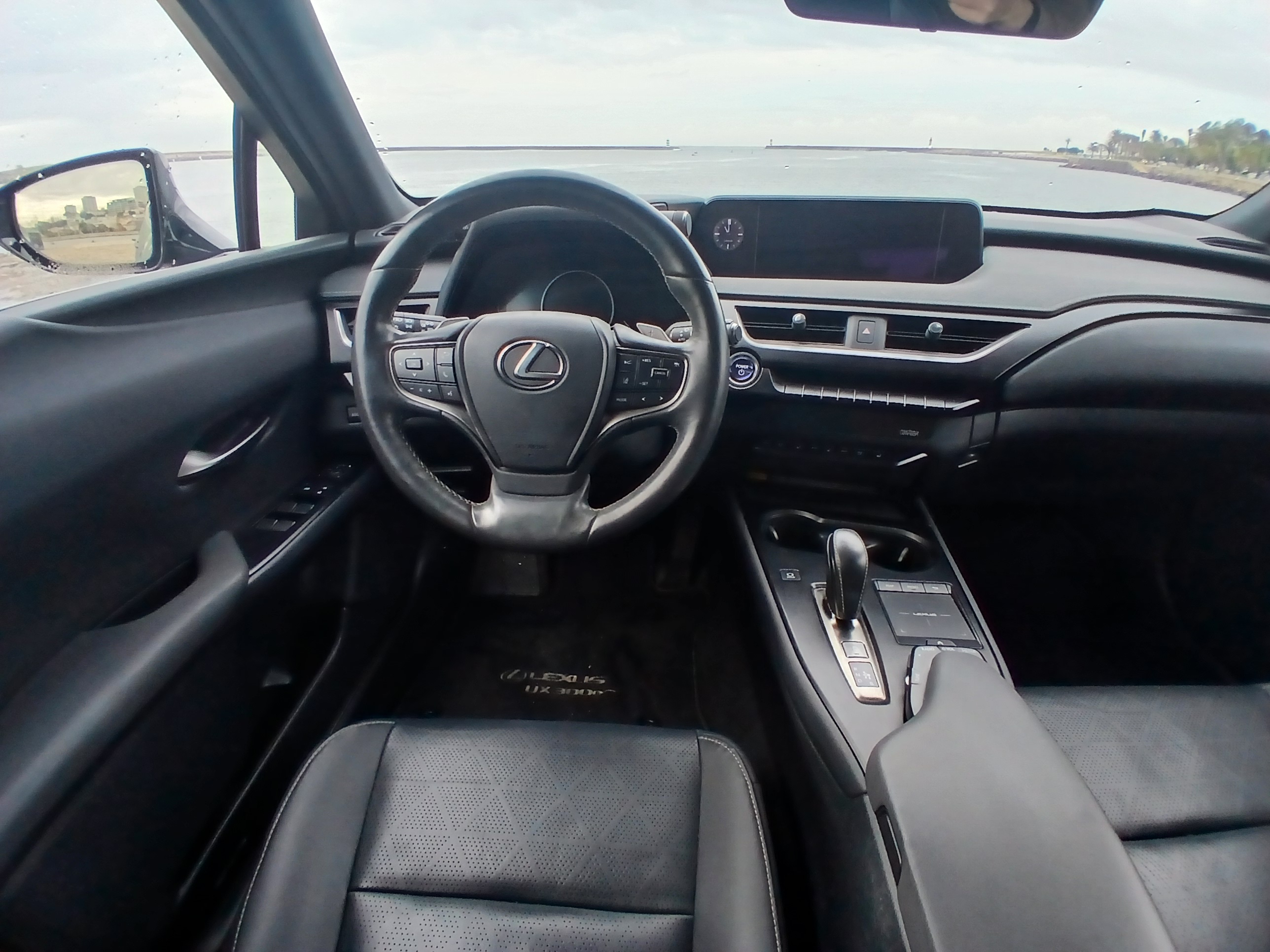 LEXUS UX 300E Luxury