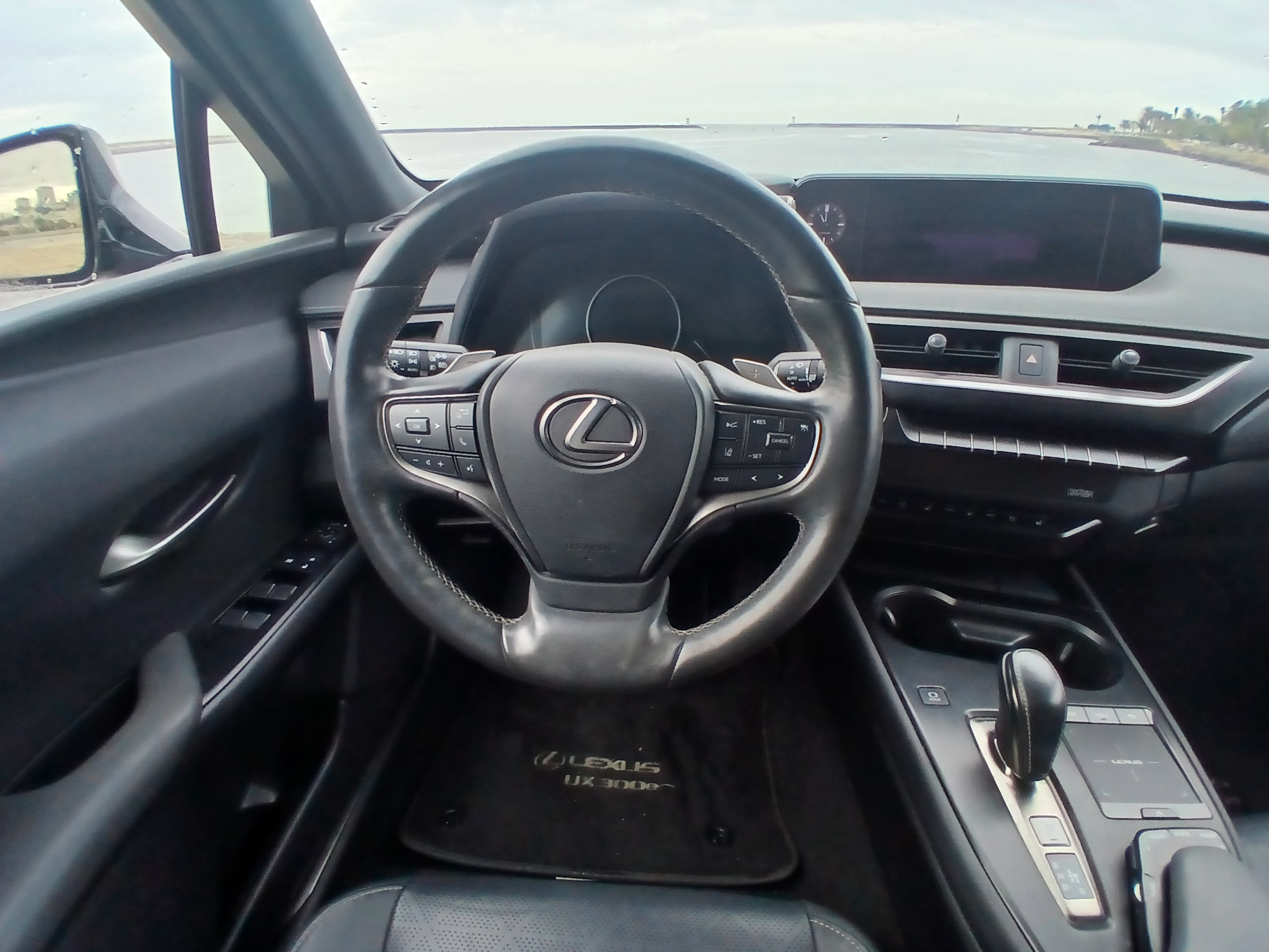 LEXUS UX 300E Luxury