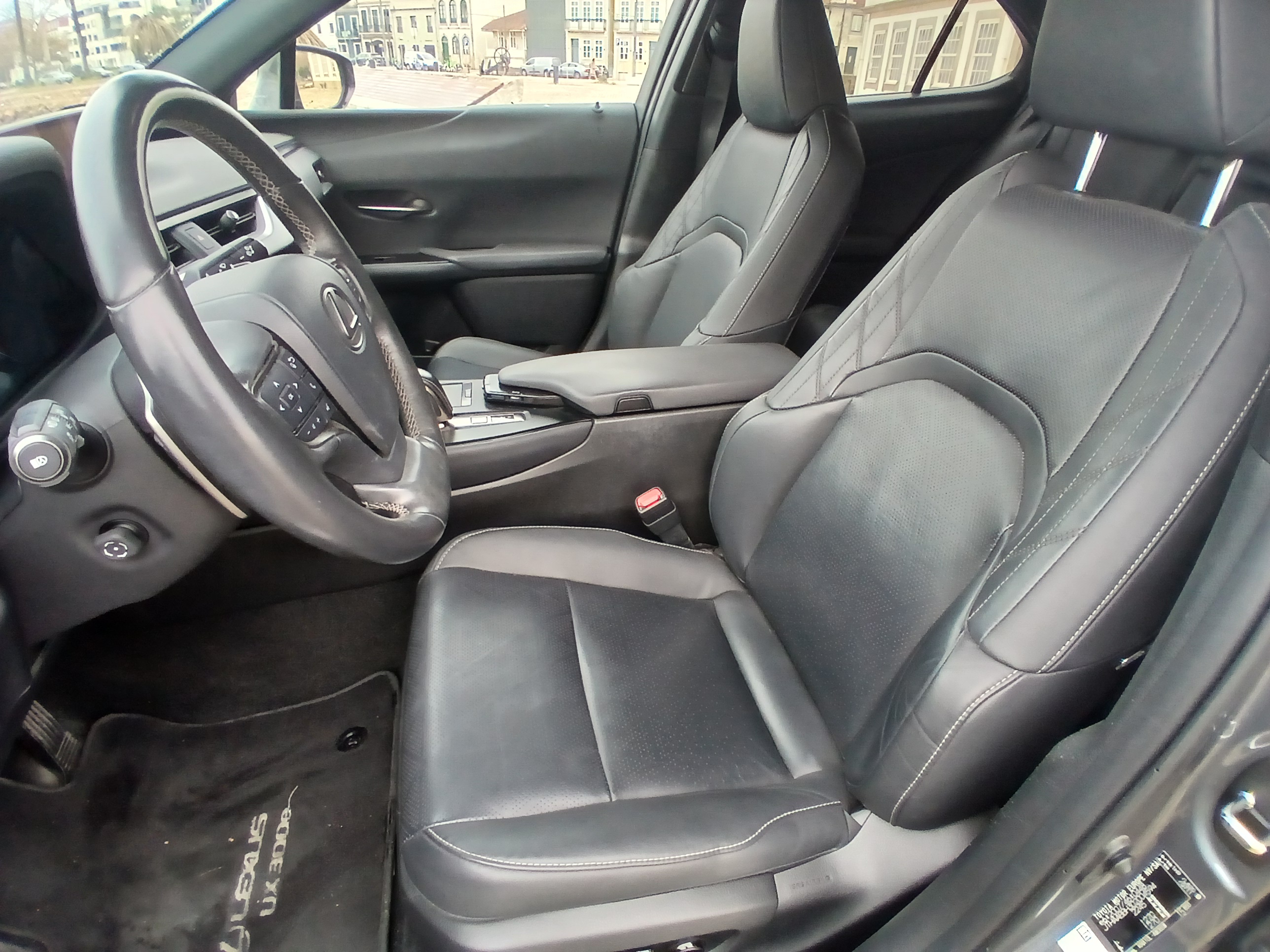 LEXUS UX 300E Luxury