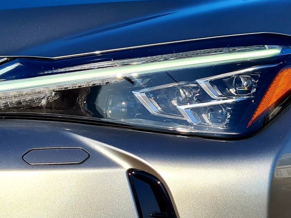 LEXUS UX 300E Luxury +