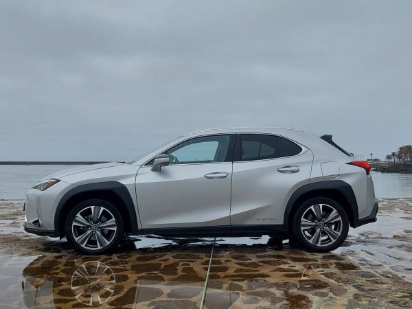 LEXUS UX Luxury +