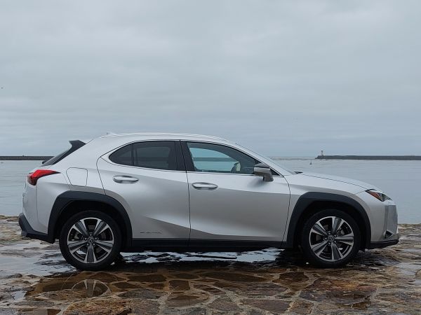 LEXUS UX Luxury +