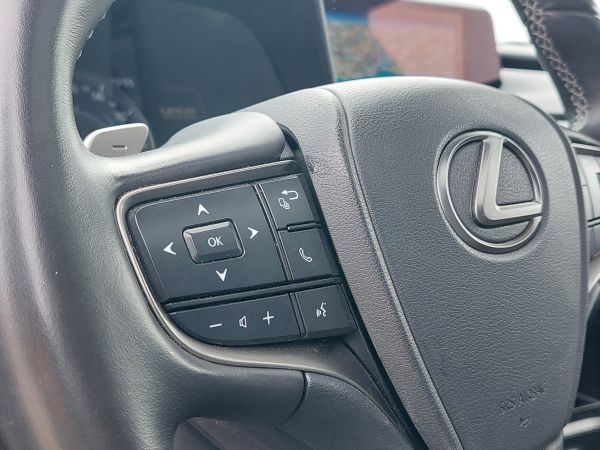 LEXUS UX Luxury +