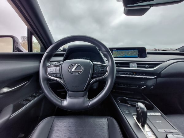 LEXUS UX Luxury +