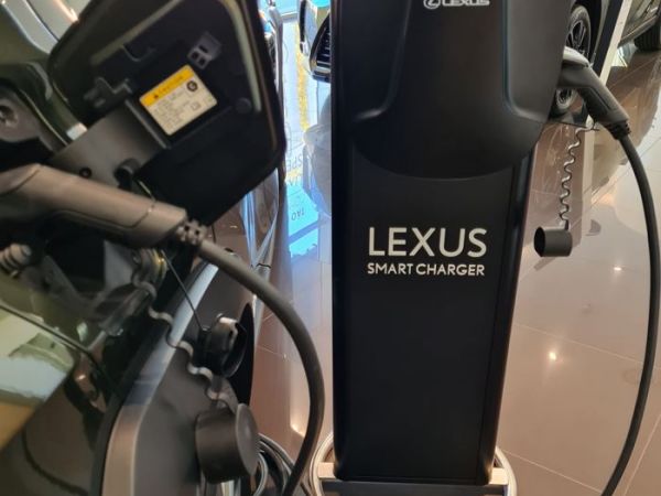 LEXUS UX Luxury +