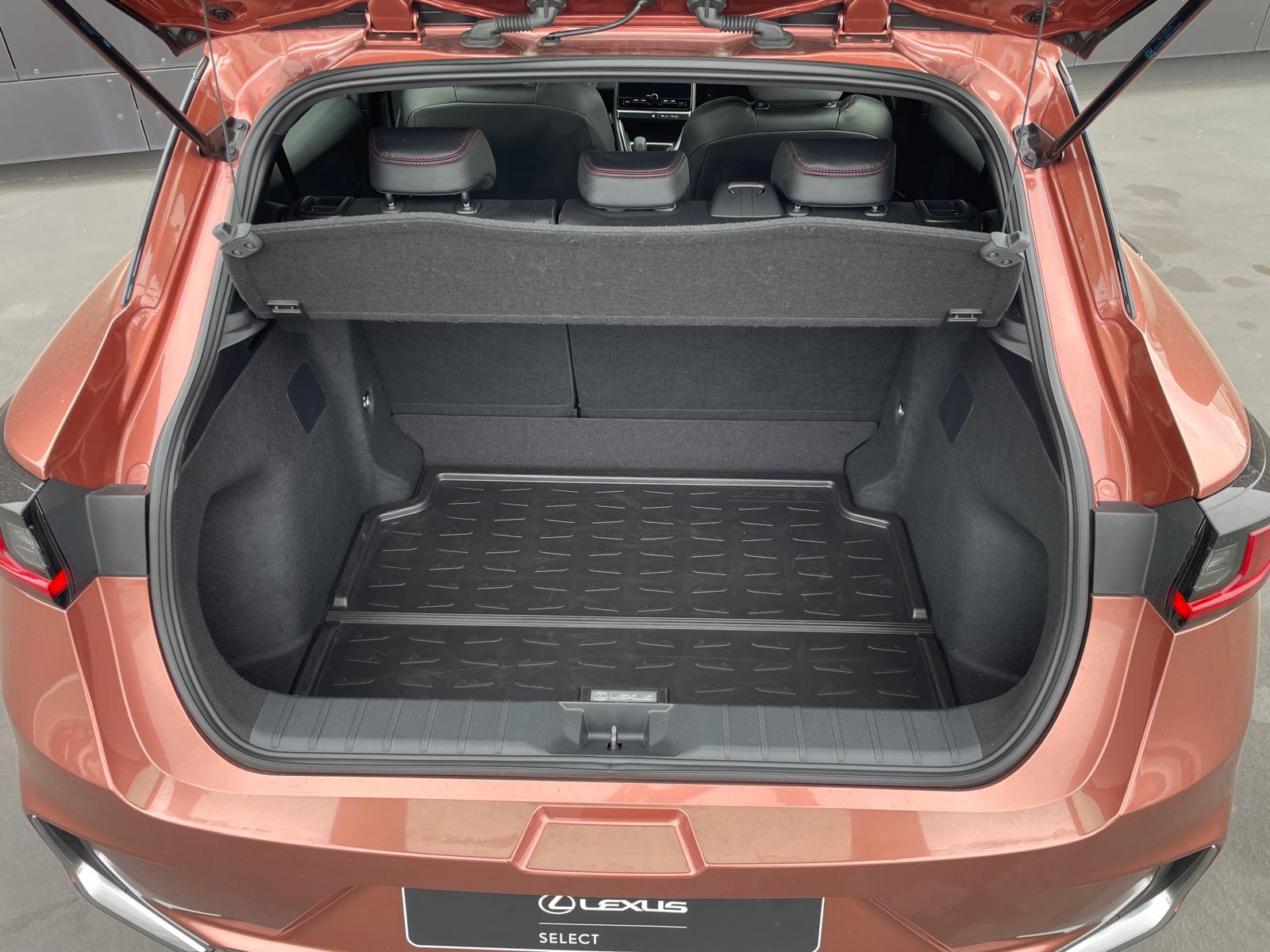LEXUS LBX ELEGANT