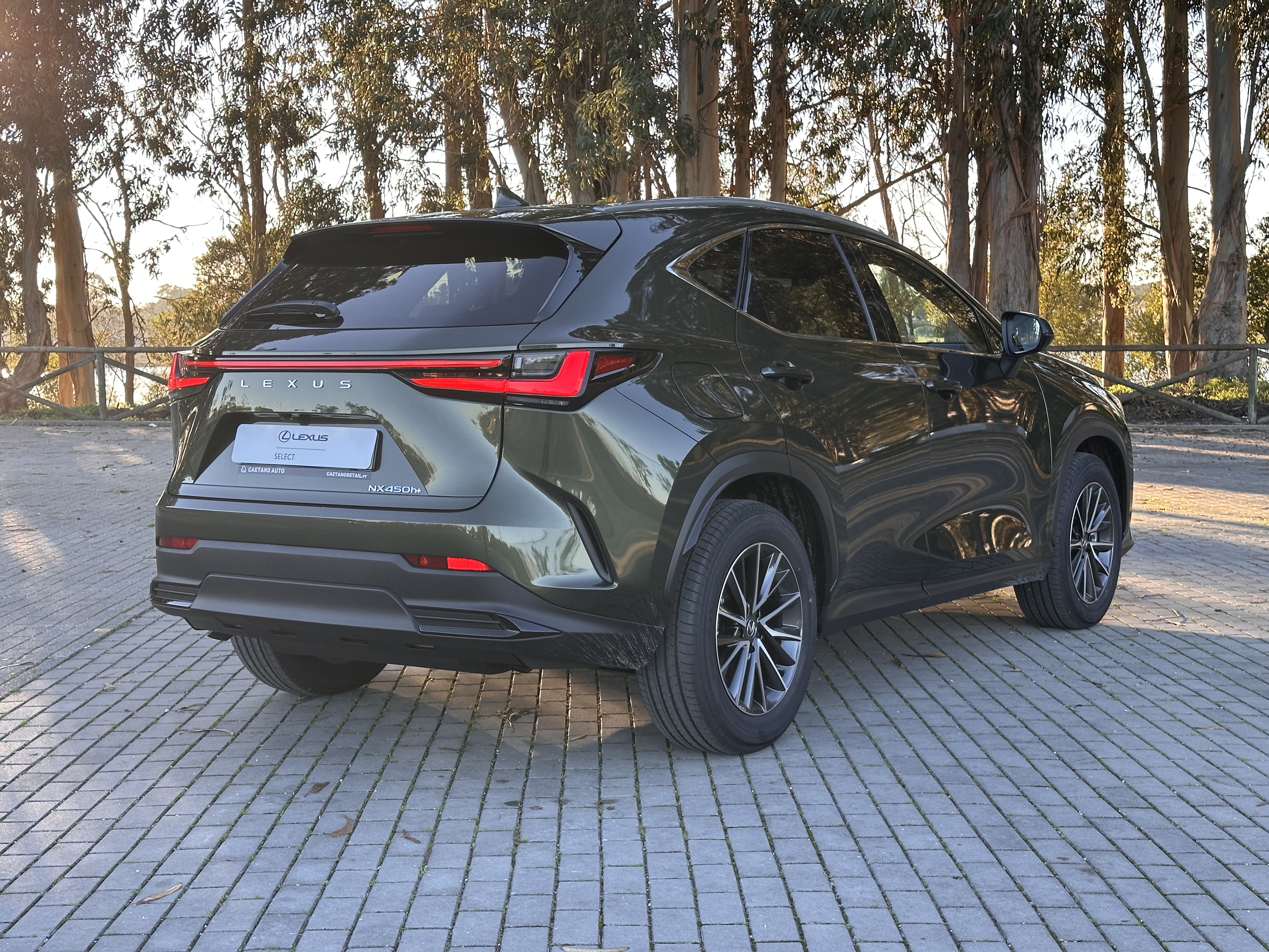 LEXUS NX 21-24 NX 450h+ Executive