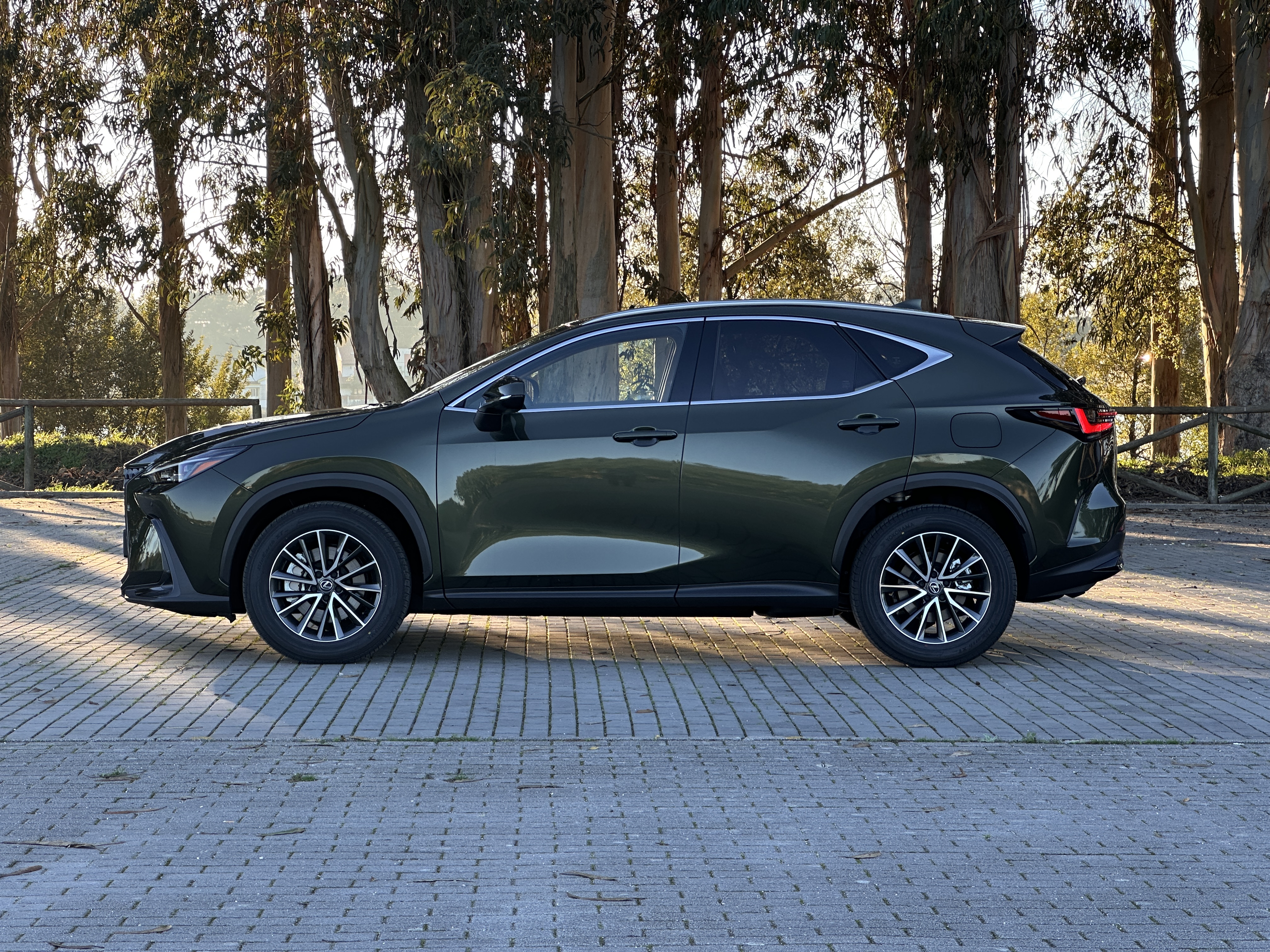 LEXUS NX 21-24 NX 450h+ Executive