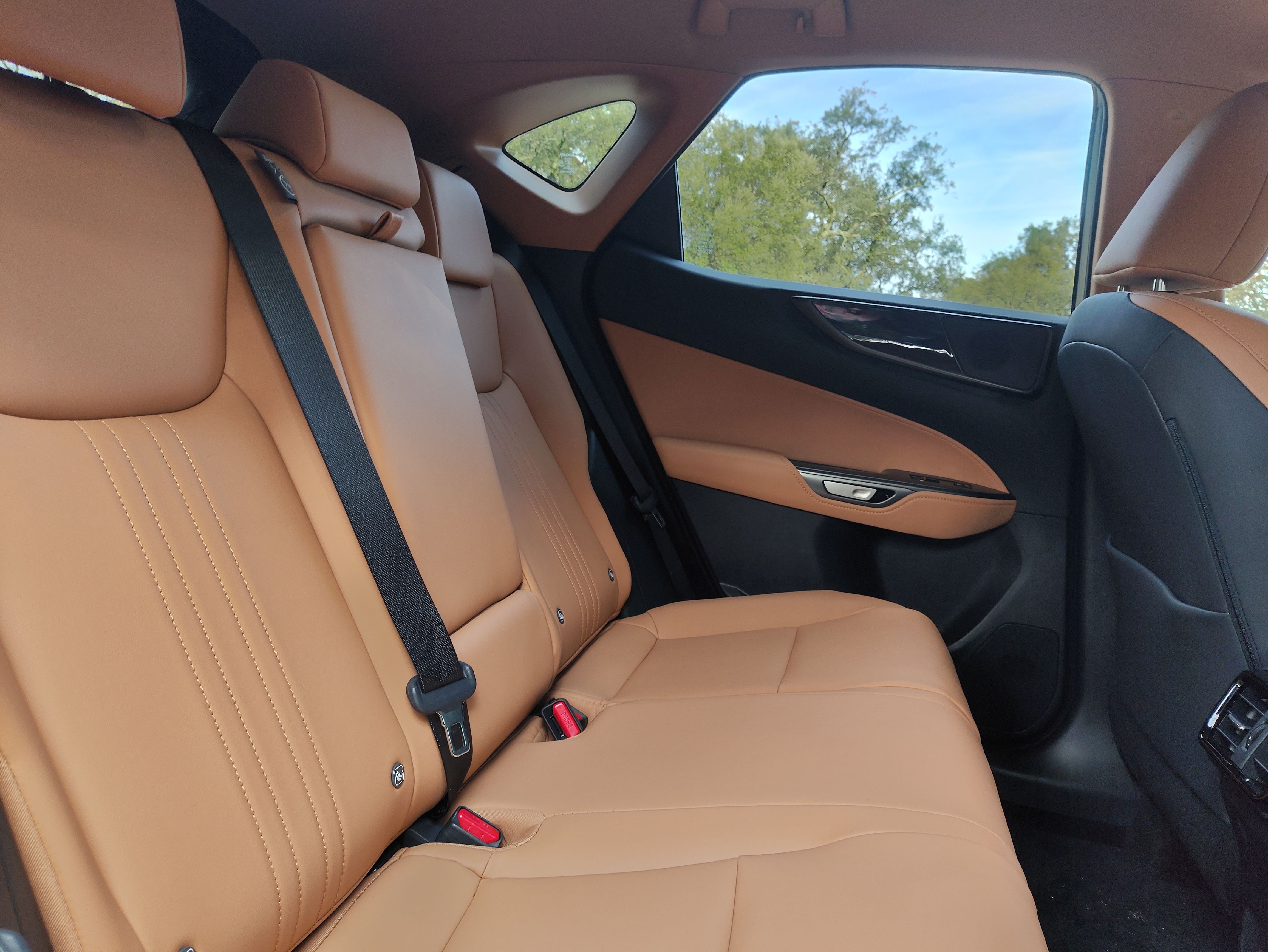 LEXUS NX 21-24 NX 450h+ Executive