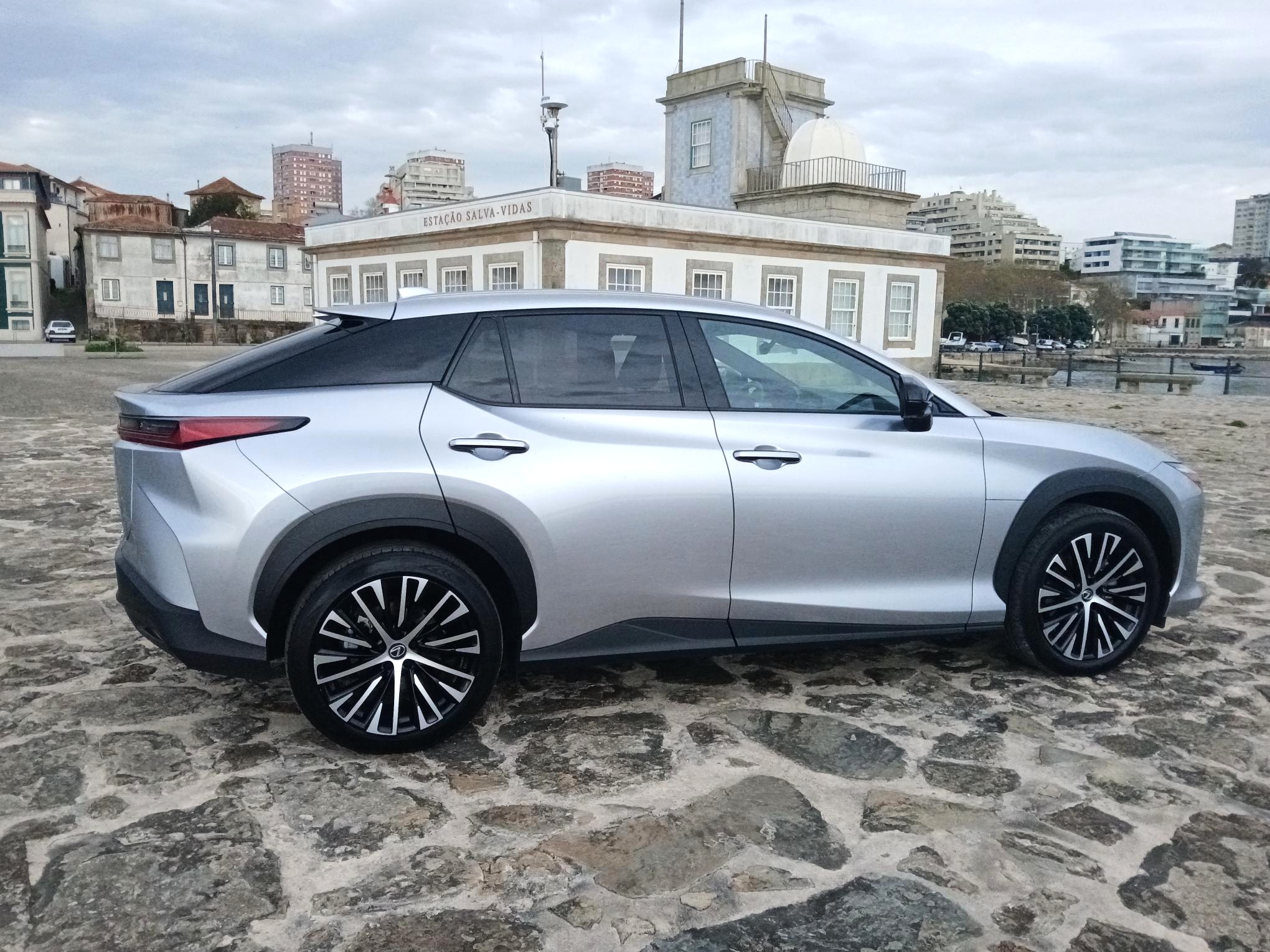 LEXUS RZ 450E RZ 450e Premium + Mala El�trica (Monotone)