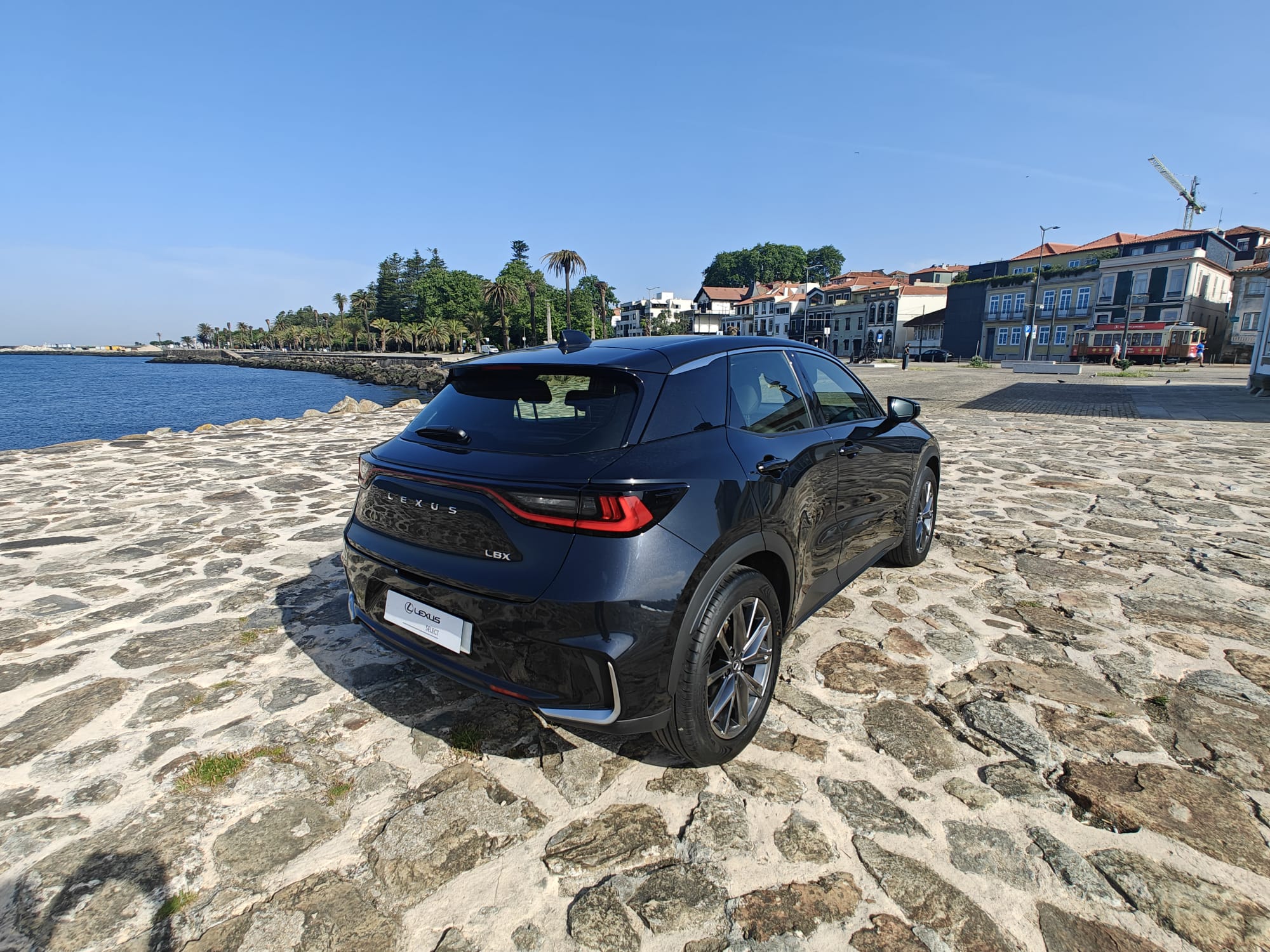 LEXUS LBX ELEGANT