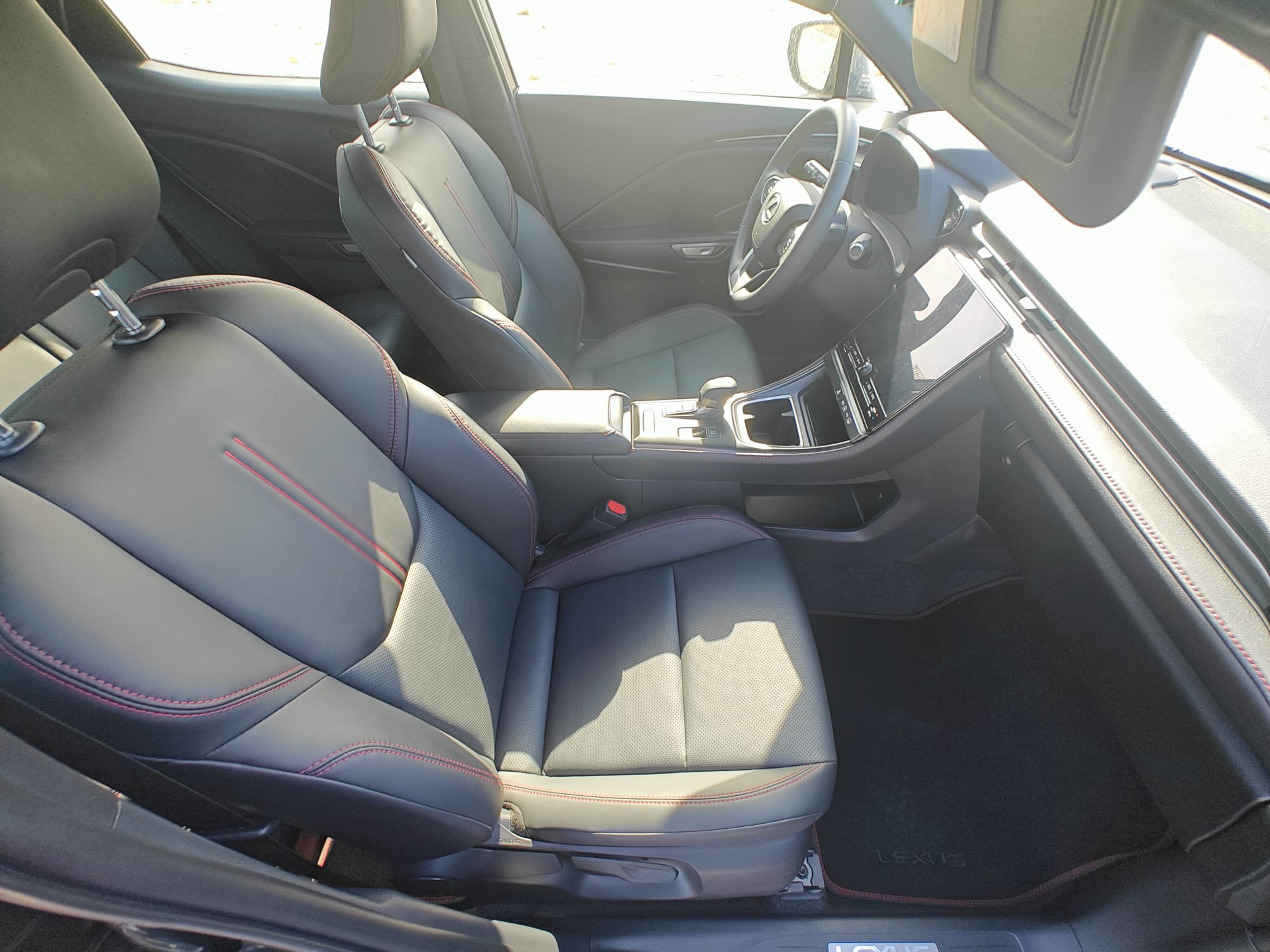 LEXUS LBX ELEGANT