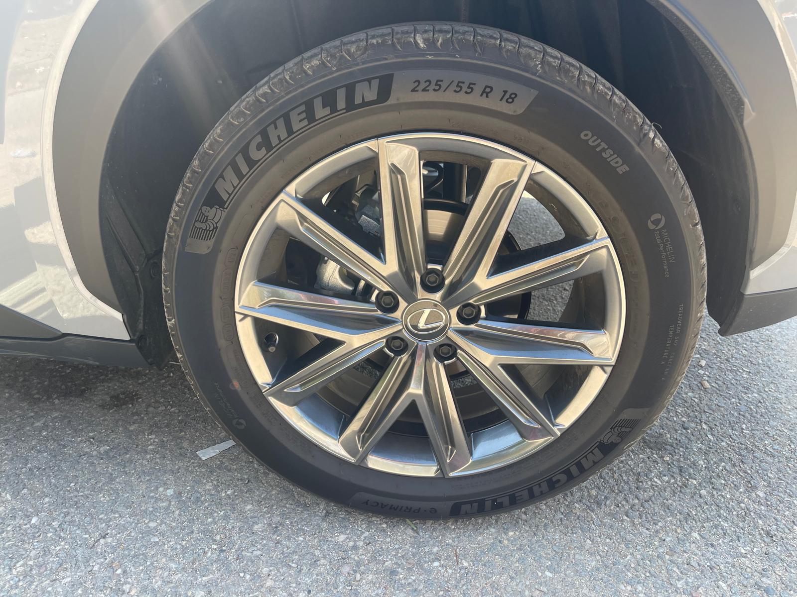 LEXUS LBX ELEGANT