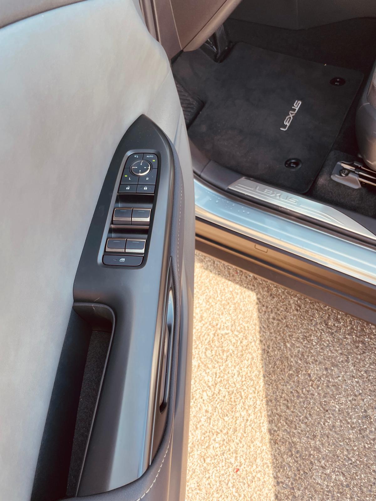 LEXUS RZ 300E RZ 300e Premium
